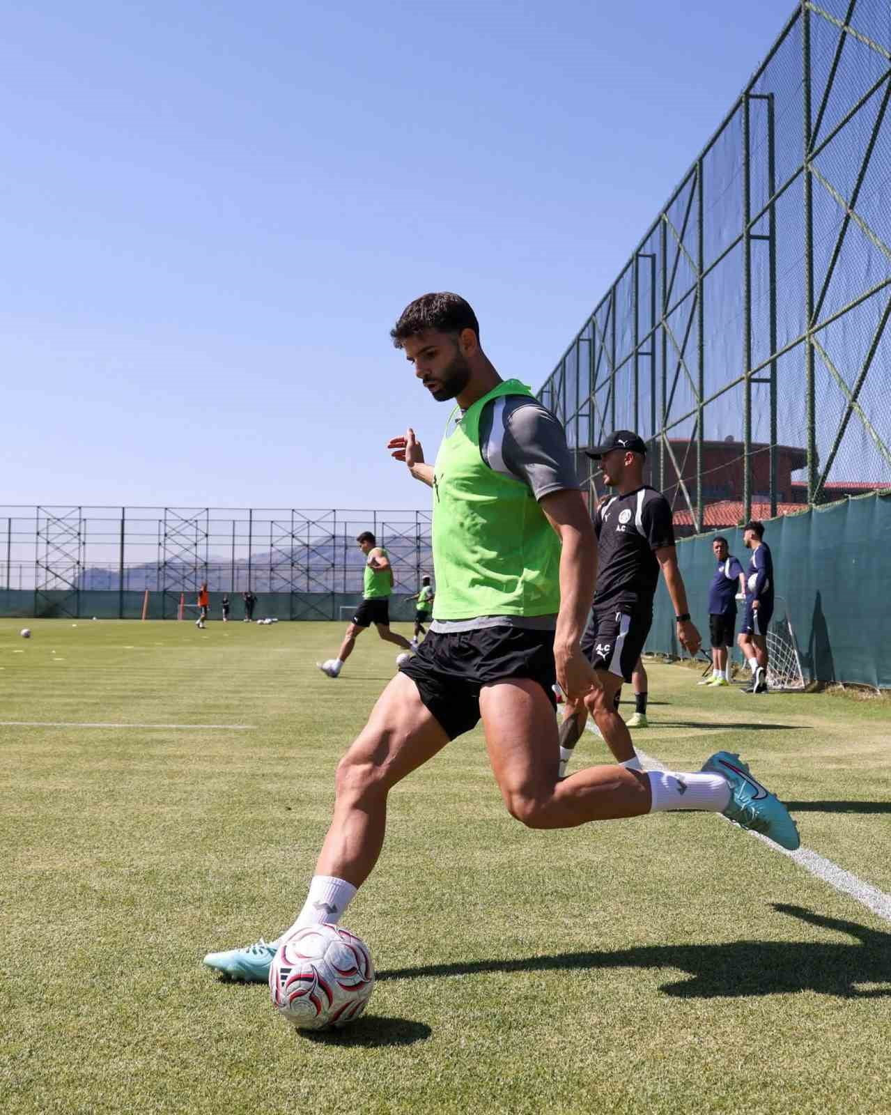 BURDUR KAMPINDA YENİ SEZON HAZIRLIKLARINI SÜRDÜREN CORENDON ALANYASPOR, TEKNİK DİREKTÖR JOAO...