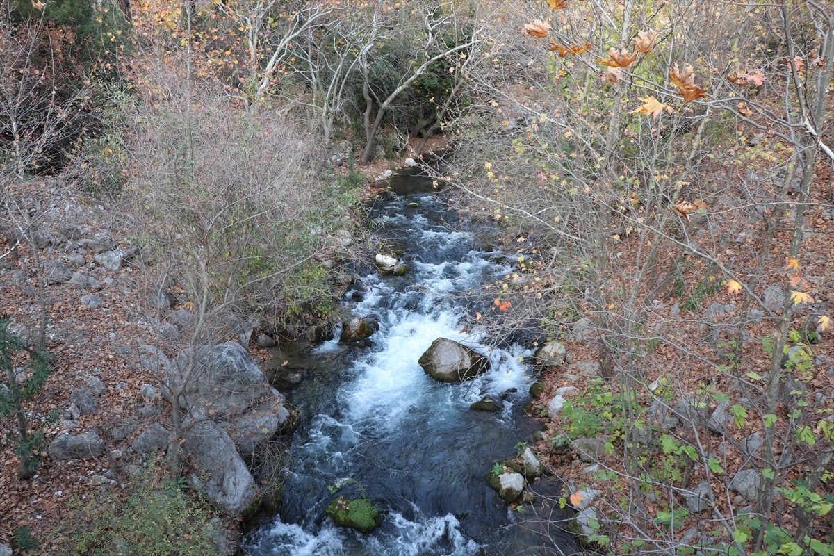 Burdur ve Muğla illeri arasındaki Karanlıkdere Kanyonu Tabiat Parkı'nda yeni yürüyüş rotaları ve...