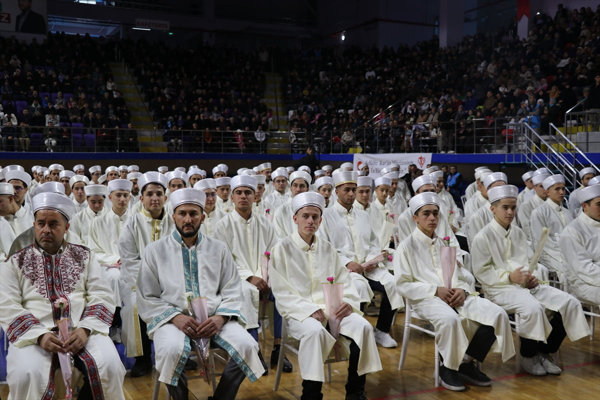 Burdur'da 122 hafız için icazet merasimi gerçekleştirildi.