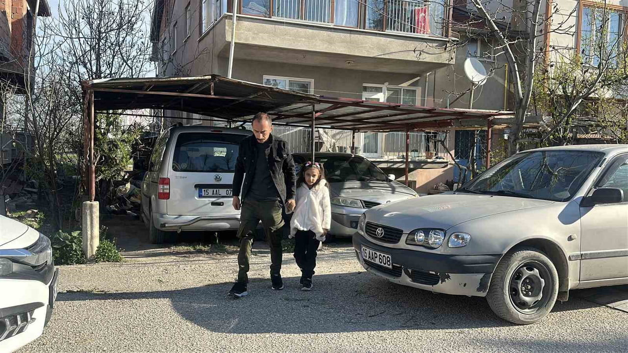 BURDUR'DA GEÇİRDİĞİ KAZA SONUCU BİR BACAĞINI KAYBEDEN ABDİL ARIK, HAYIRSEVERLERİN DESTEĞİYLE...