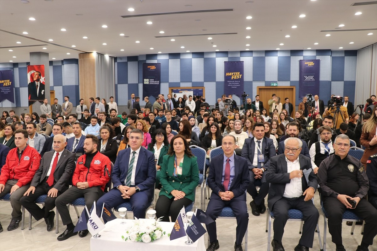 Burdur'da Mehmet Akif Ersoy Üniversitesi (MAKÜ) ev sahipliğinde düzenlenen Hayvancılık, Tarım ve...