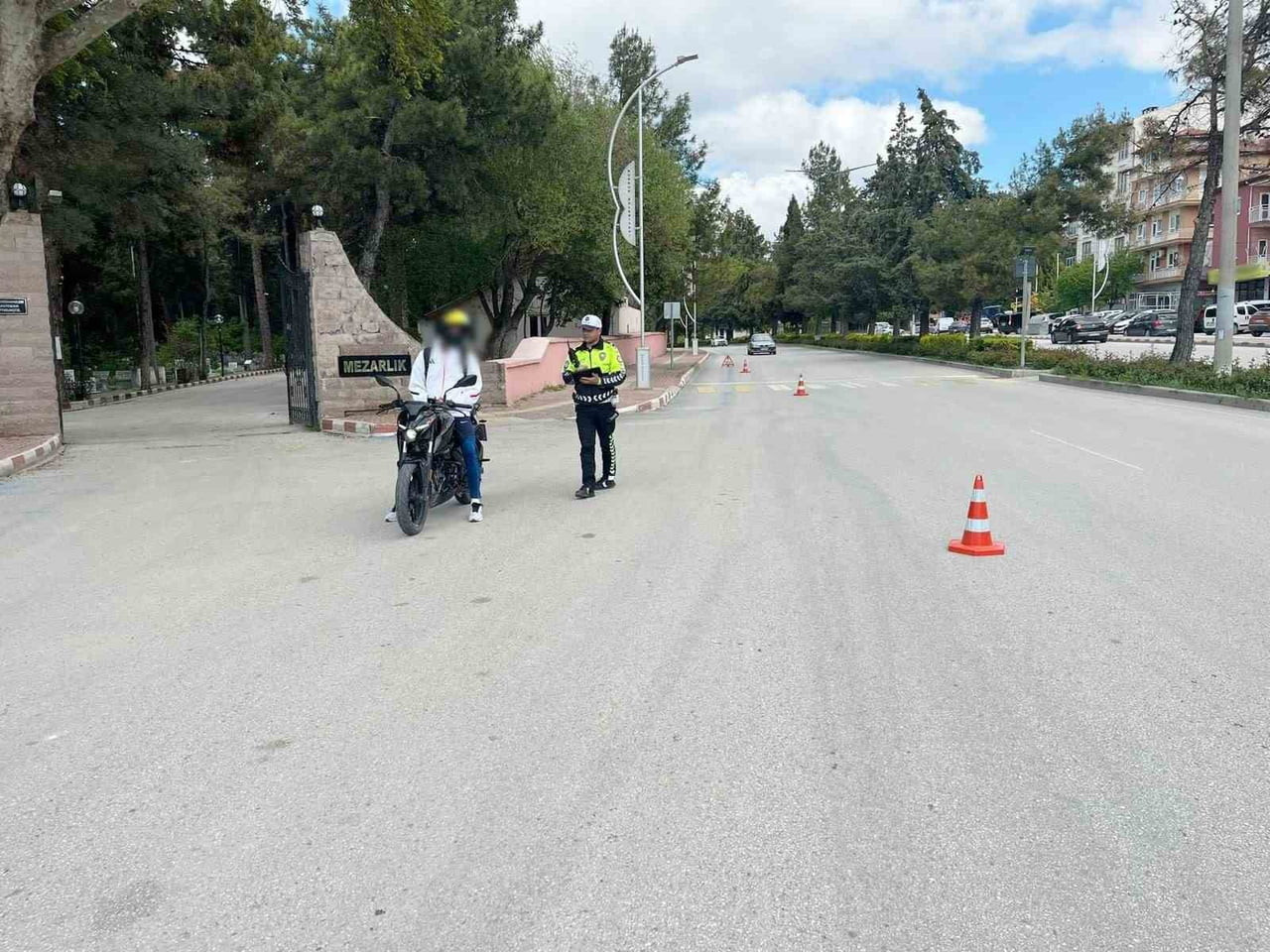 BURDUR'DA MOTOSİKLETLERE YÖNELİK TRAFİK DENETİMLERİ ÇERÇEVESİNDE 383 ARAÇ VE SÜRÜCÜSÜ KONTROL...