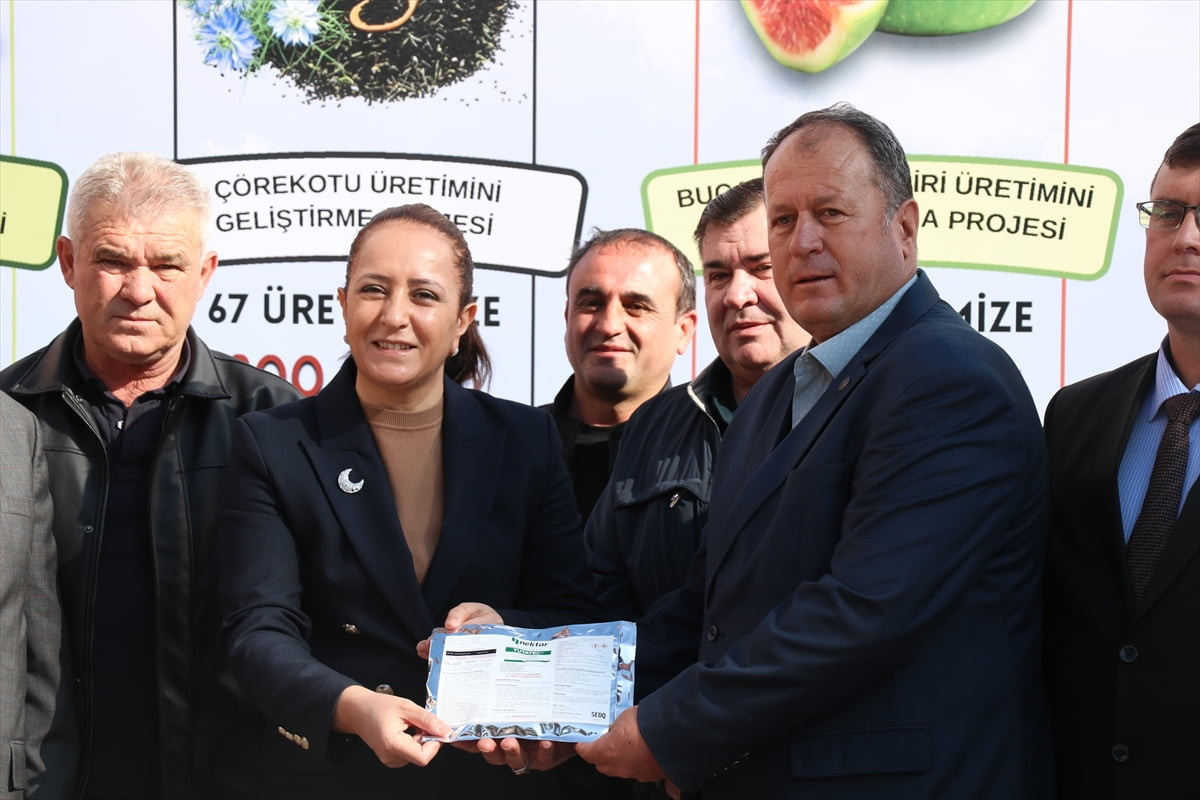 Burdur'da "Bitkisel Üretimin Geliştirilmesi Projesi" kapsamında 1347 üreticiye 7 proje için 20...