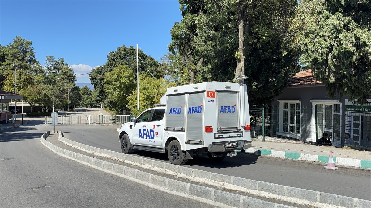 Burdur'da şeker fabrikasında çalışan 7 işçi, karbonmonoksit gazı zehirlenmesi şüphesiyle hastaneye...
