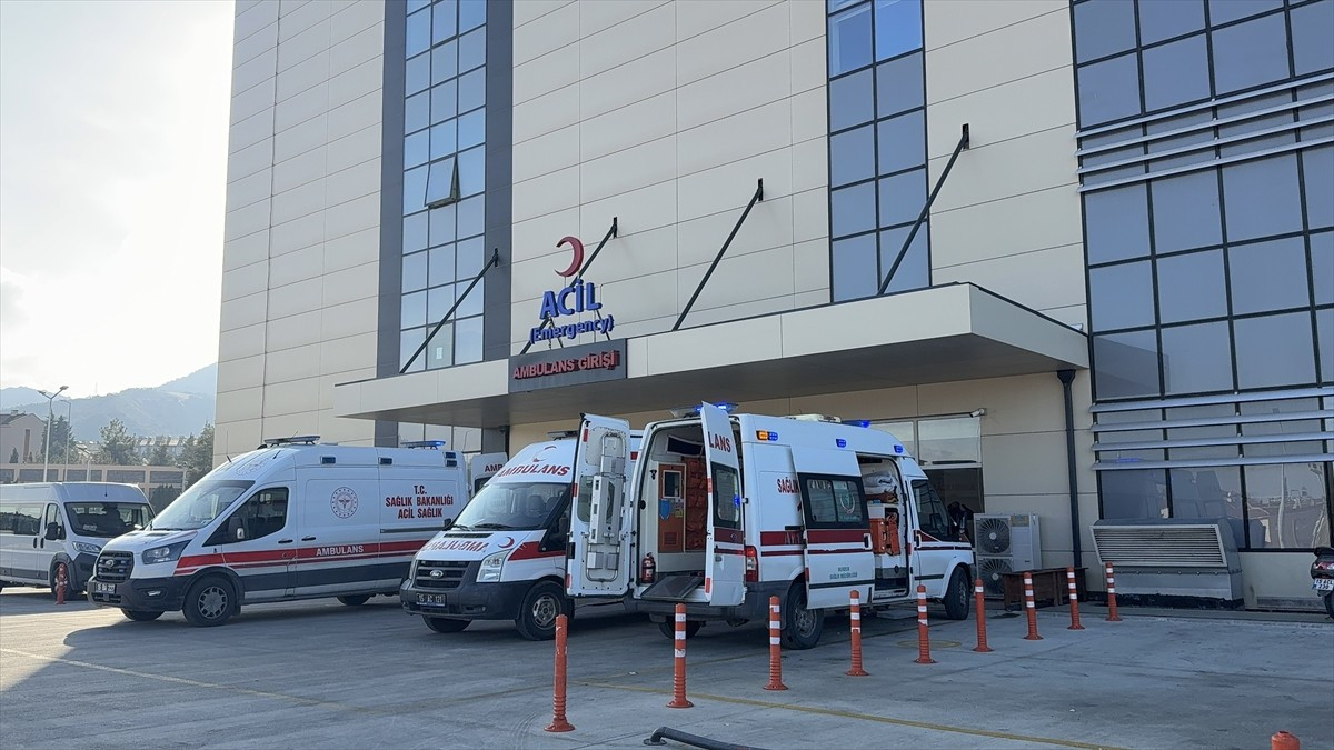 Burdur'da şeker fabrikasının çatısından düşen işçi hayatını kaybetti.