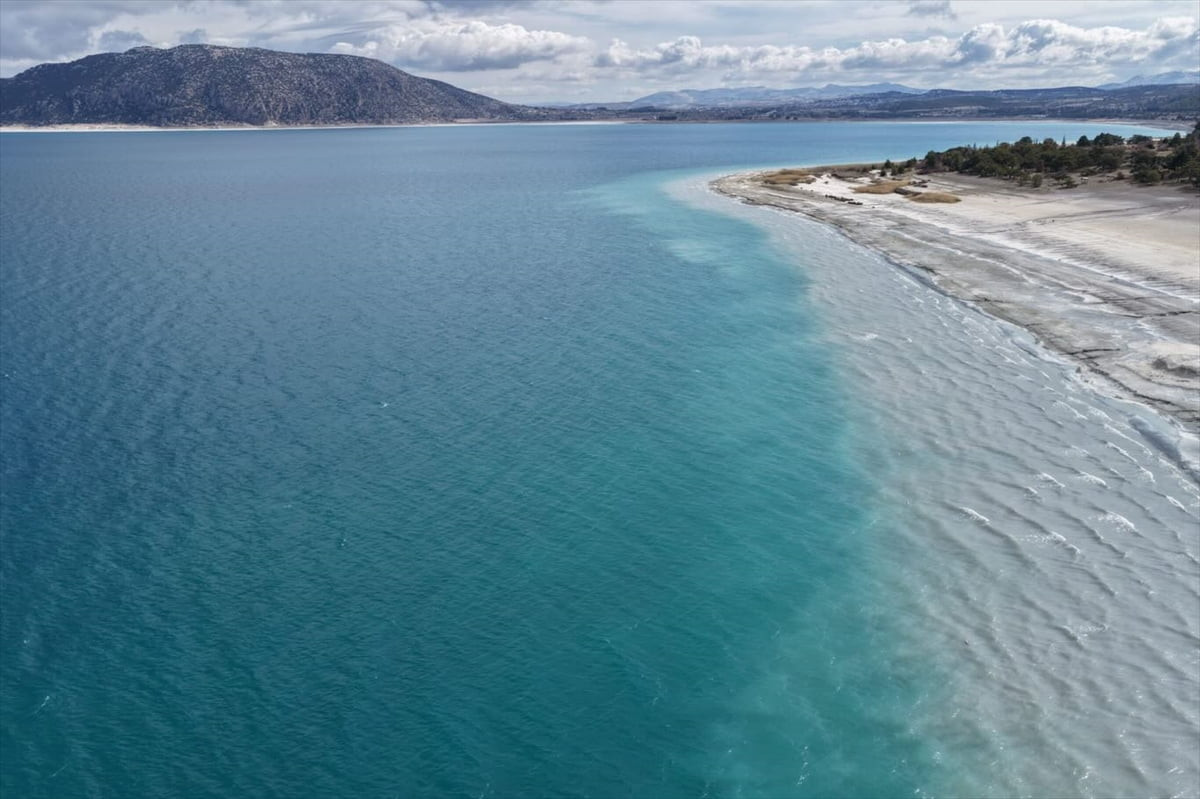 Burdur'da son yağışlardan sonra Salda Gölü'nün su seviyesinde artış oldu.