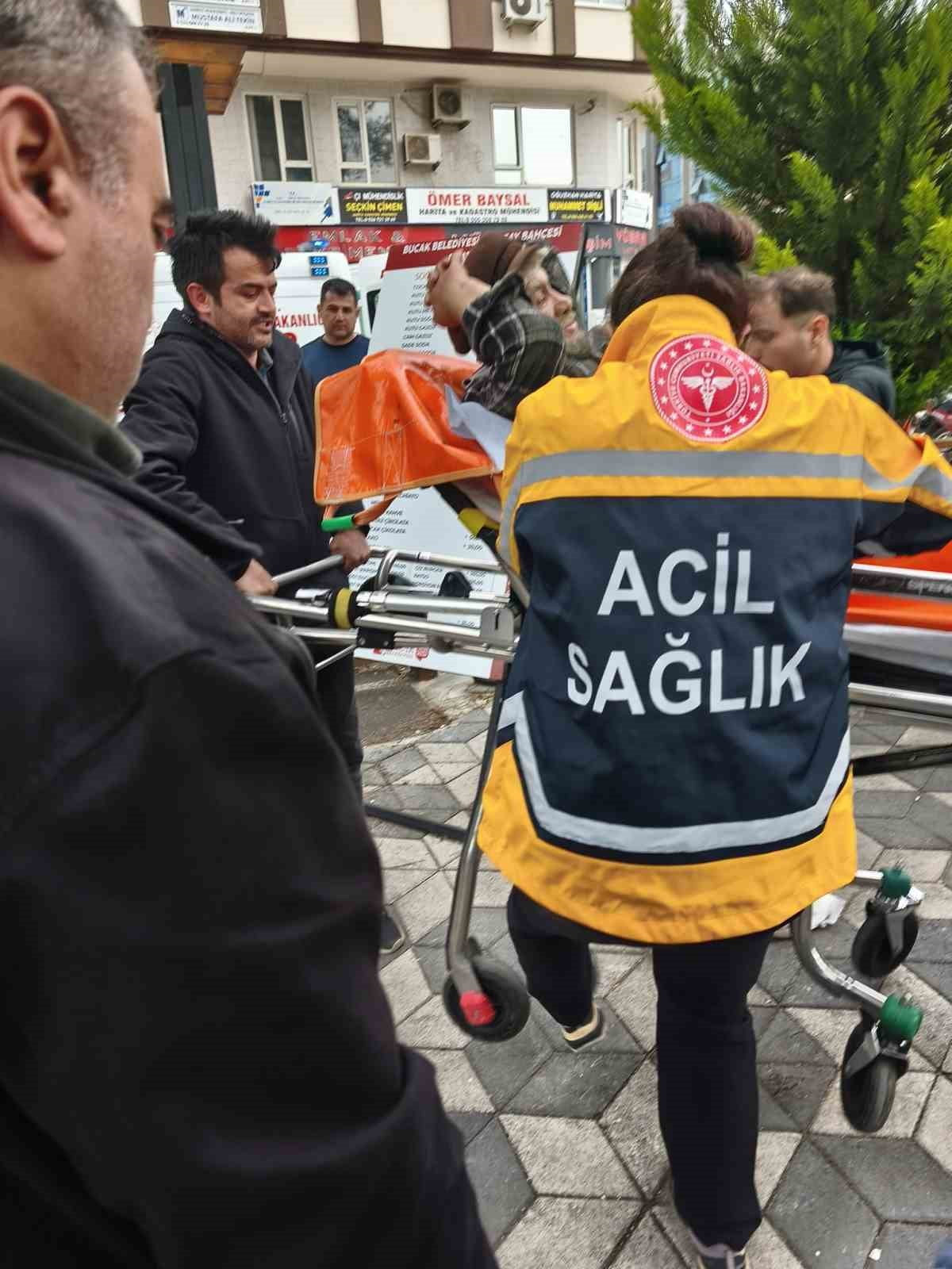 BURDUR'UN BUCAK İLÇESİNDE 2 KİŞİ ARASINDA ÇIKAN KAVGADA BİR KİŞİ BIÇAKLANARAK YARALANDI.
