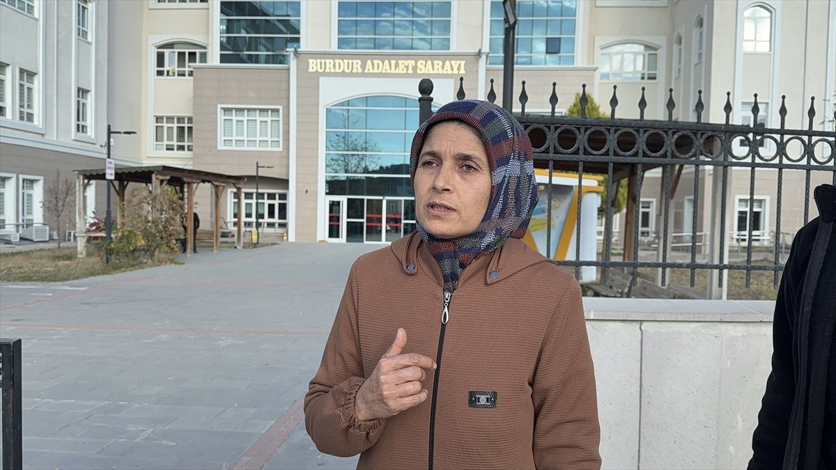 Burdur'un Bucak ilçesinde kuzenini av tüfeğiyle öldürdüğü, 2 kişiyi yaraladığı iddiasıyla tutuklu...