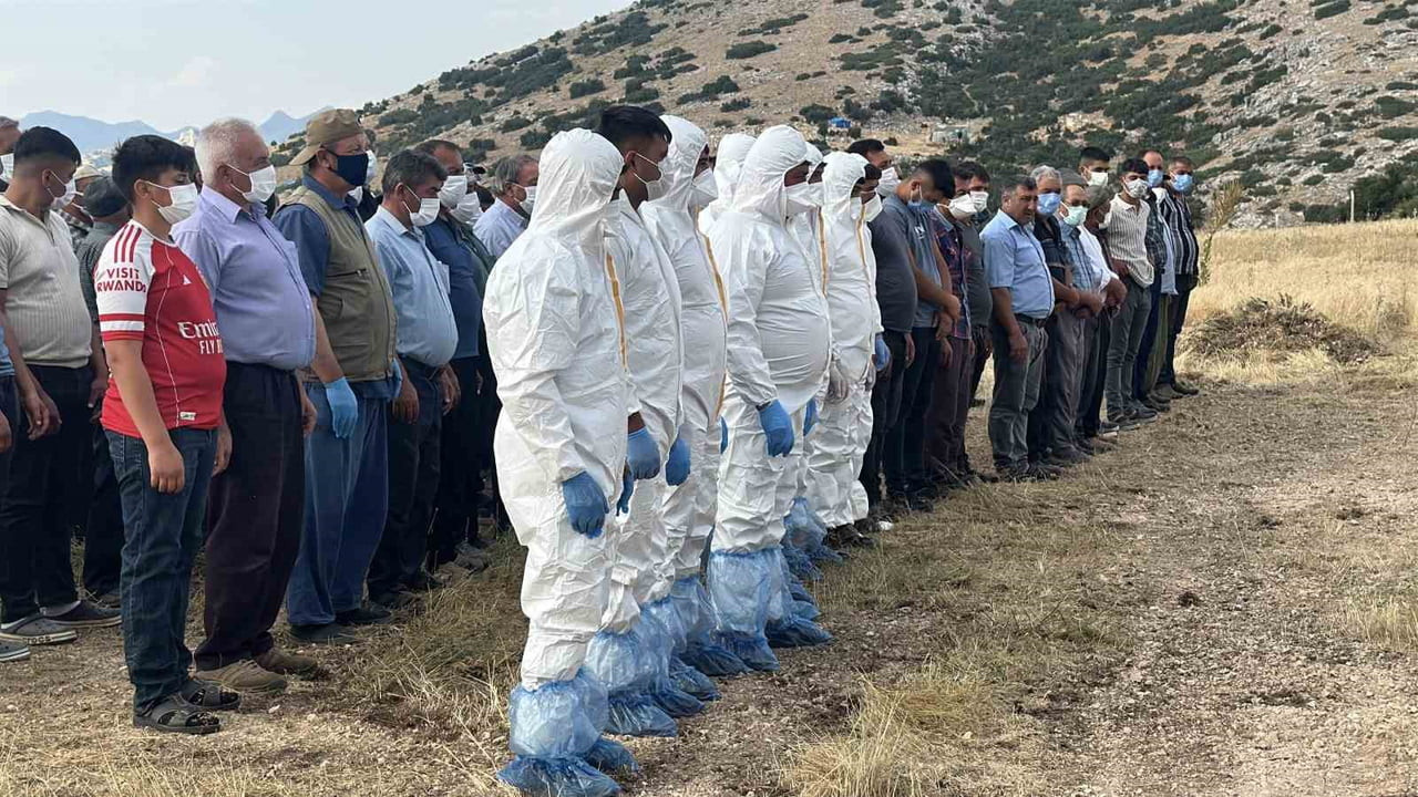 BURDUR'UN KEMER İLÇESİNDE YAKLAŞIK 15 GÜN ÖNCE ORMANDA KENE YAPIŞMASININ ARDINDAN KIRIM KONGO...