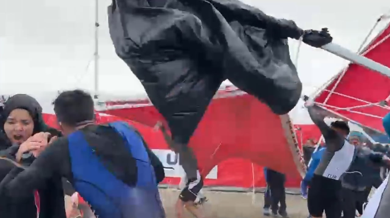 BURDUR’UN YEŞİLOVA İLÇESİNDE BULUNAN SALDA GÖLÜ’NDE YAPILAN DUATLONU TÜRKİYE KUPASI’NA ŞİDDETLİ...