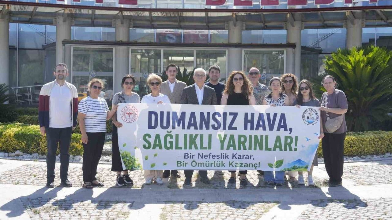 Burhaniye'de bağımlılıkla mücadelede farkındalık afişleri tanıtıldı