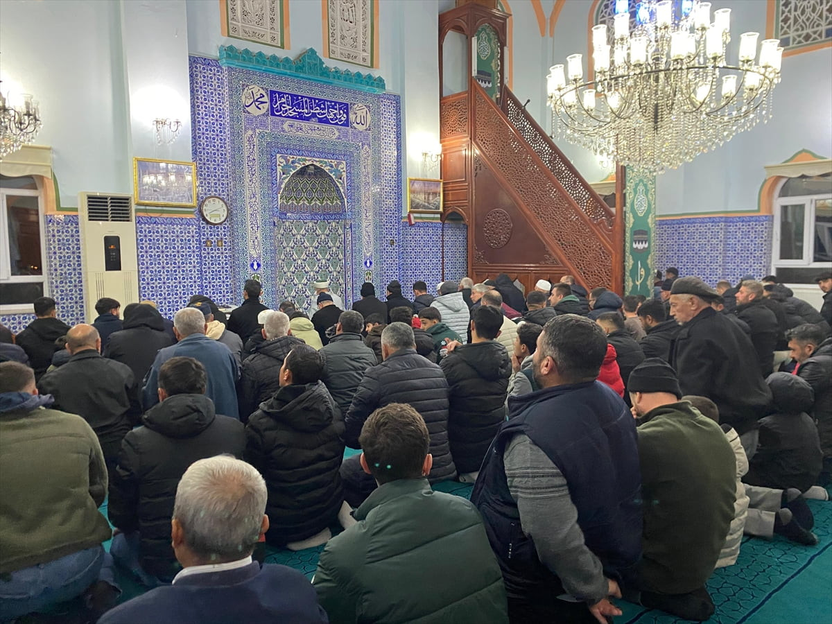 Bursa, Balıkesir, Eskişehir, Çanakkale, Yalova, Kütahya ve Bilecik'teki camilerde Miraç Kandili...