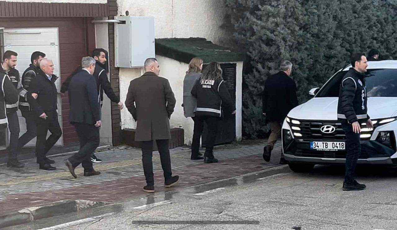 BURSA BÜYÜKŞEHİR BELEDİYE BAŞKANI MUSTAFA BOZBEY, EŞİ VE KIZI GÖZALTINA ALINDI.