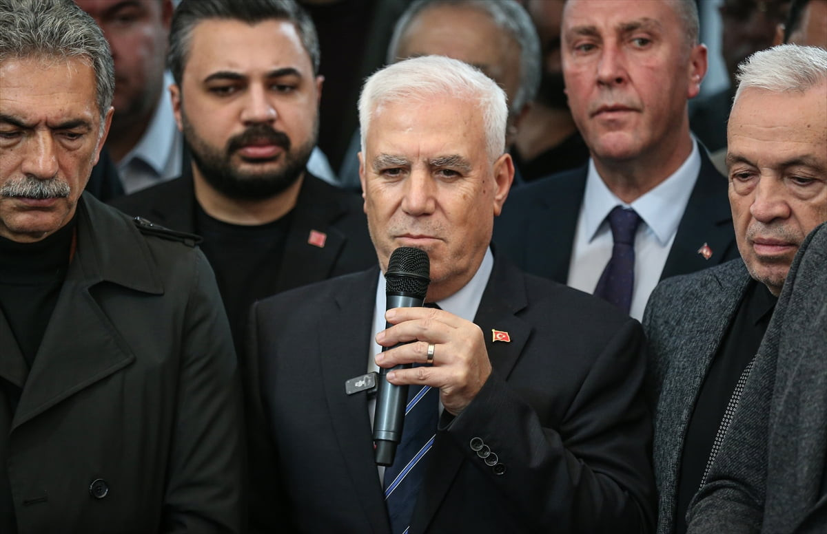 Bursa Büyükşehir Belediye Başkanı Mustafa Bozbey'e katıldığı bir programda fiziki saldırıda...