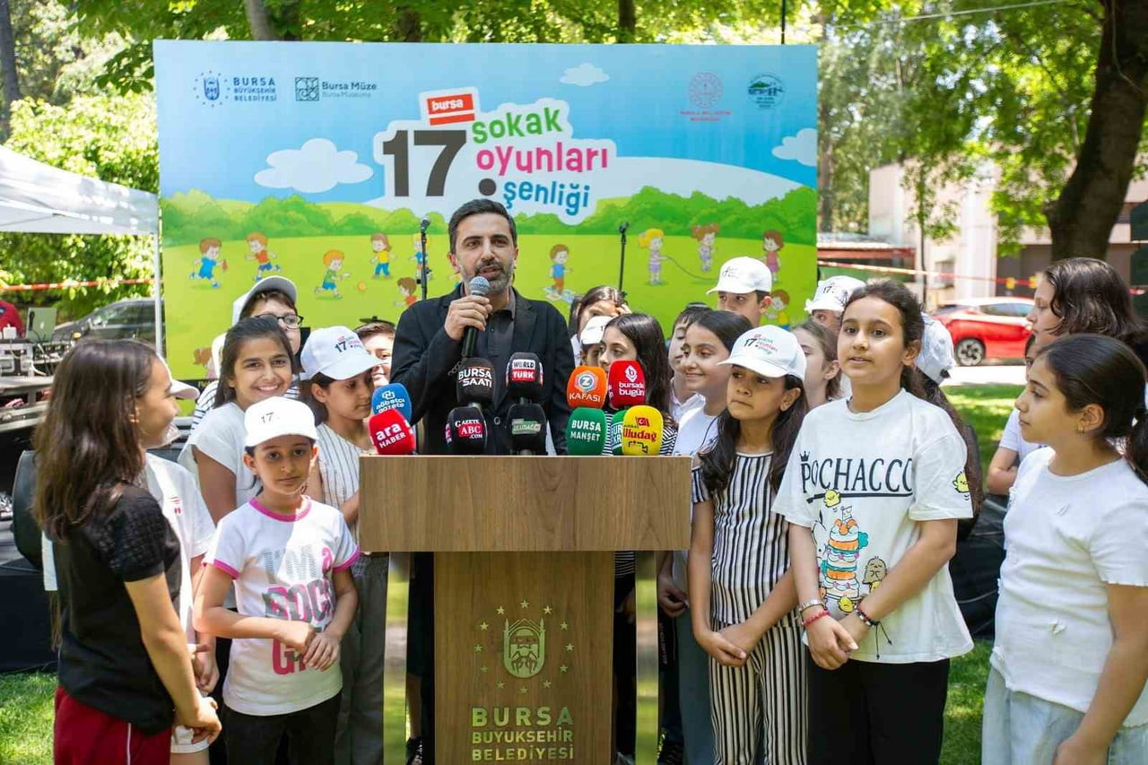 BURSA BÜYÜKŞEHİR BELEDİYESİ, 17'NCİSİ GERÇEKLEŞTİRİLEN SOKAK OYUNLARI ŞENLİĞİ İLE UNUTULMAYA YÜZ...