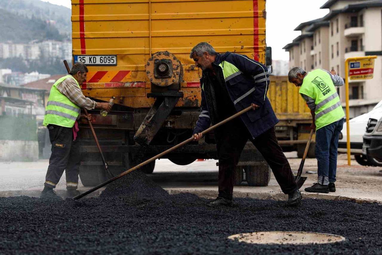 BURSA BÜYÜKŞEHİR BELEDİYESİ, ALTYAPIDAN ÜSTYAPIYA KENTİN 17 İLÇESİNDE HİZMETLERİNİ KESİNTİSİZ...