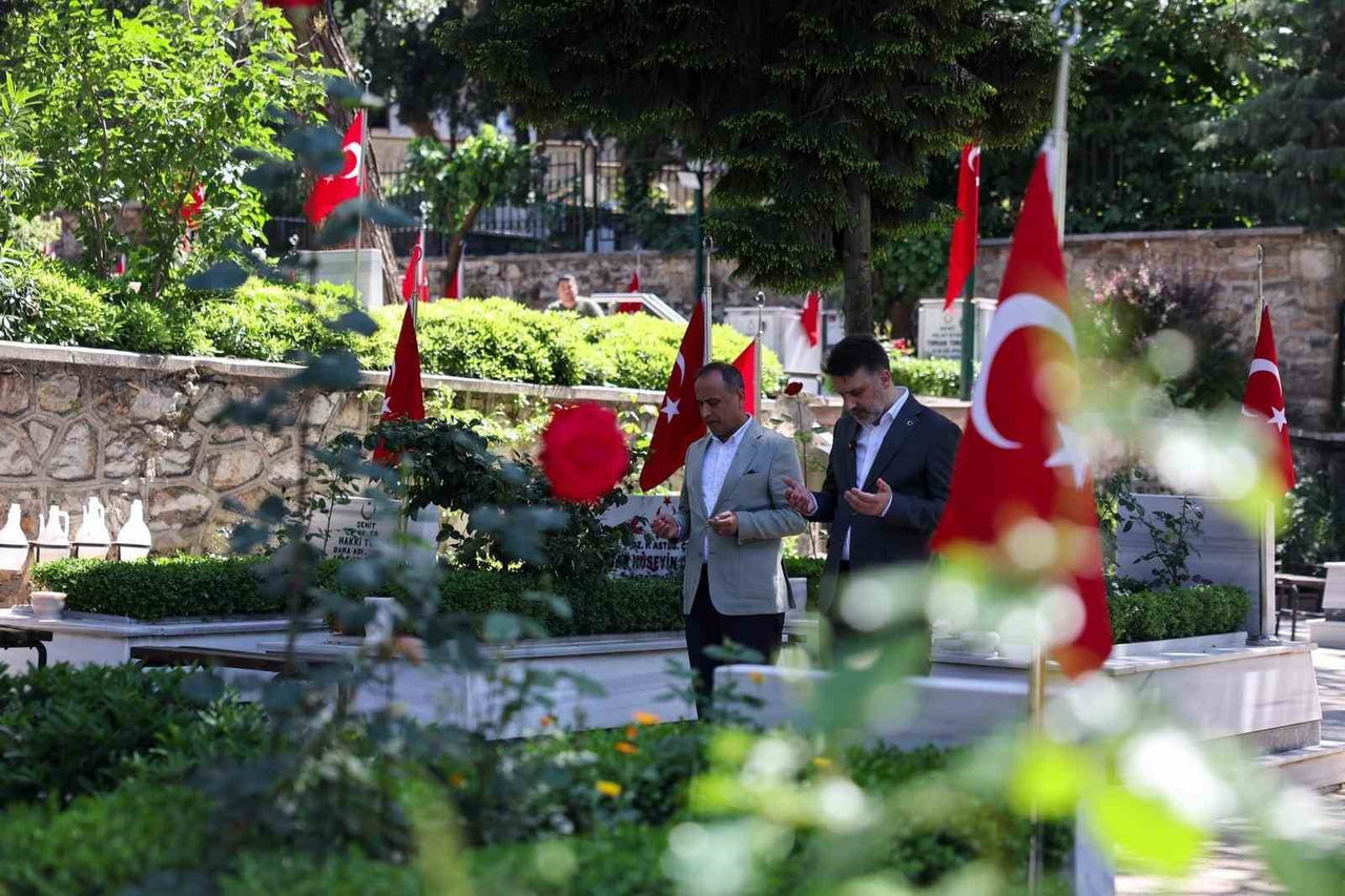 BURSA BÜYÜKŞEHİR BELEDİYESİ BAŞKAN VEKİLİ ŞAHİN BİBA, KURBAN BAYRAMI AREFESİNDE HEM ESNAFI ZİYARET...