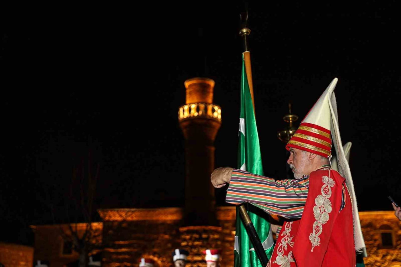 BURSA BÜYÜKŞEHİR BELEDİYESİ, FETHİN 700. YILI ETKİNLİKLERİ KAPSAMINDA PİRİNÇ HAN DUVARLARINI VE...