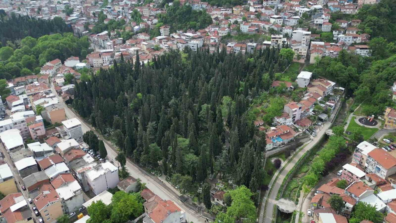 BURSA BÜYÜKŞEHİR BELEDİYESİ, KURBAN BAYRAMI ÖNCESİNDE ŞEHİR GENELİNDEKİ MEZARLIKLARDA KAPSAMLI...