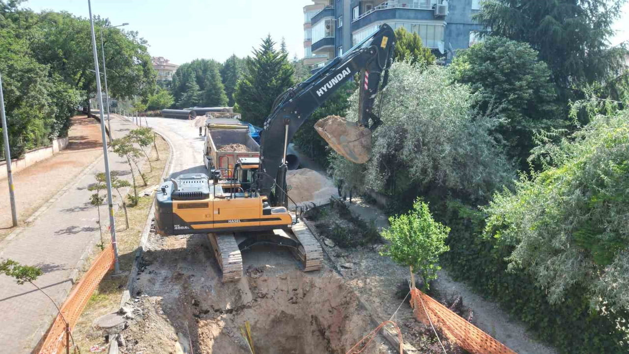 BURSA BÜYÜKŞEHİR BELEDİYESİ, OLASI SU SIKINTILARININ ÖNÜNE GEÇMEK AMACIYLA ŞEHİR GENELİNDE ÖNEMLİ...