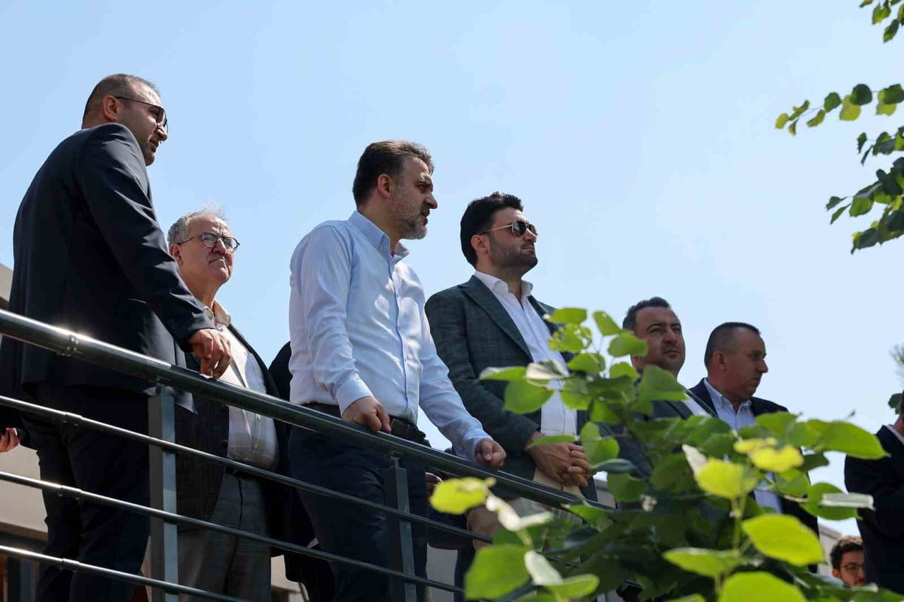 BURSA BÜYÜKŞEHİR BELEDİYESİ, SPORUN GELİŞMESİ VE GENÇLERİN PROFESYONEL DÜZEYDE SPOR YAPABİLMESİ...
