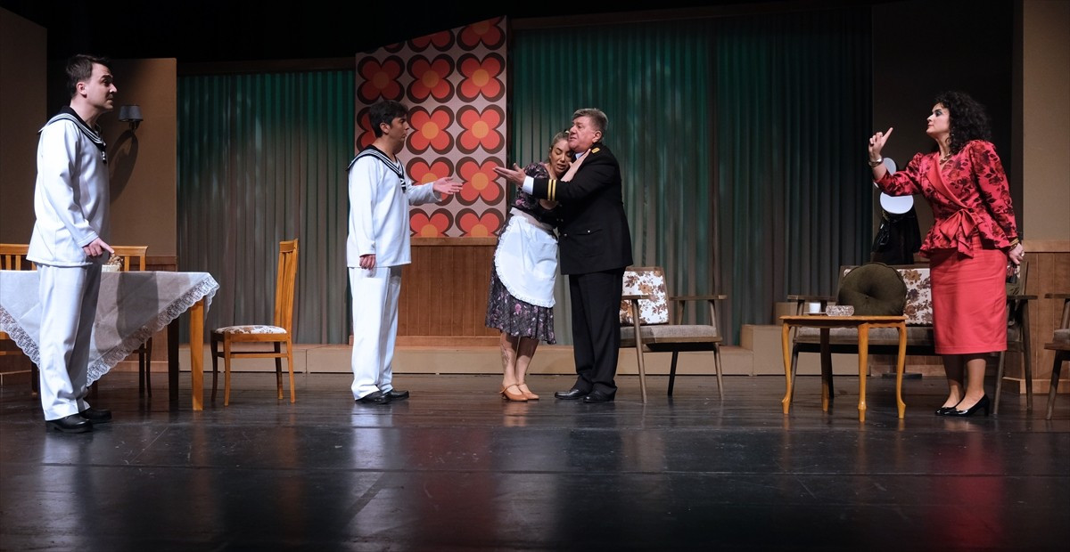 Bursa Devlet Tiyatrosu tarafından hazırlanan Türk tiyatrosunun klasikleşmiş eserlerinden "Süt...