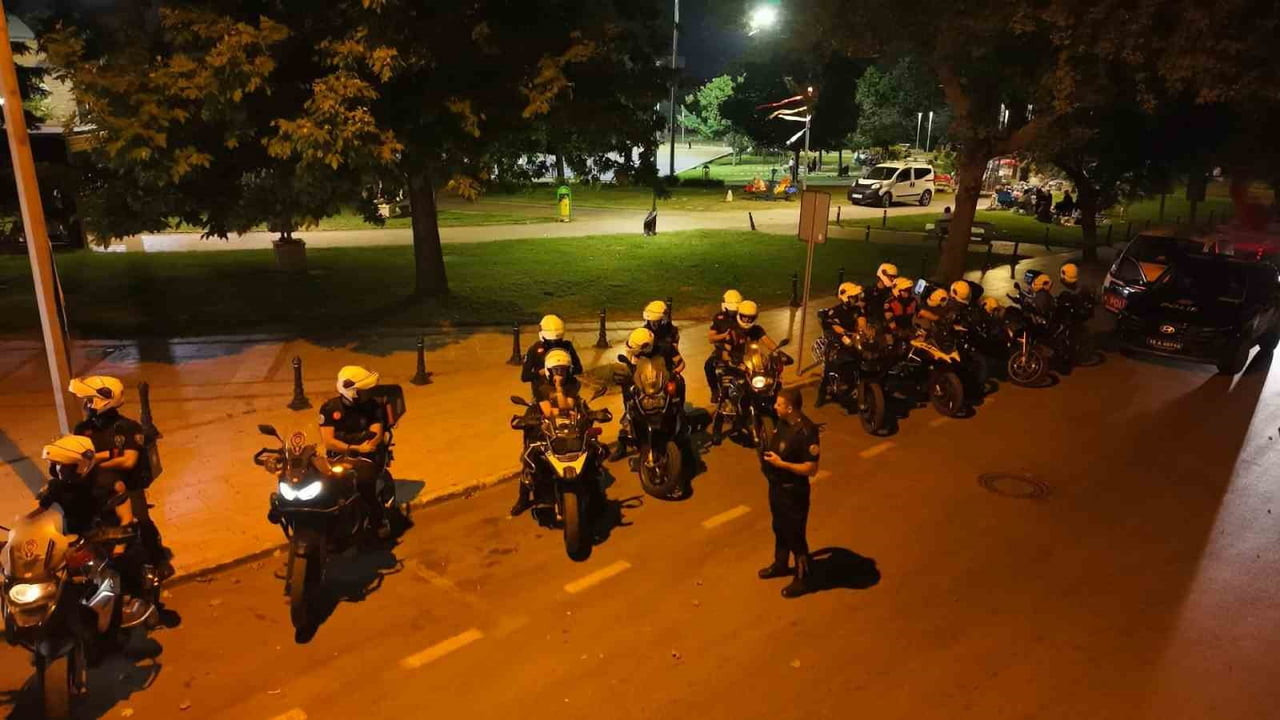 BURSA EMNİYET MÜDÜRLÜĞÜ EKİPLERİ, KENT GENELİNDE ASAYİŞİN SAĞLANMASI VE SUÇLULARA GÖZ AÇTIRMAMAK...