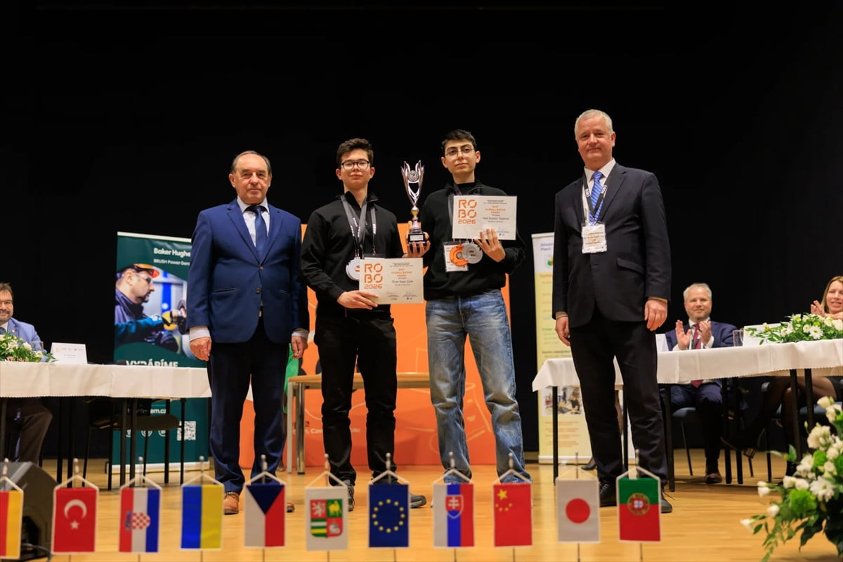 Bursa Erkek Lisesi öğrencileri, "ROBO VEHICLE PLZEN 2026 Uluslararası Robotik Yarışması"nda dünya...