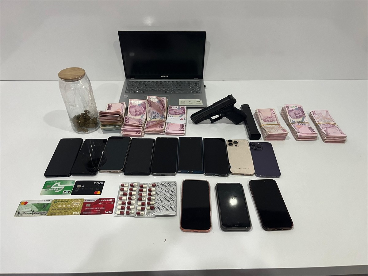 Bursa merkezli 5 ilde gerçekleştirilen dolandırıcılık operasyonunda 10 şüpheli yakalandı.