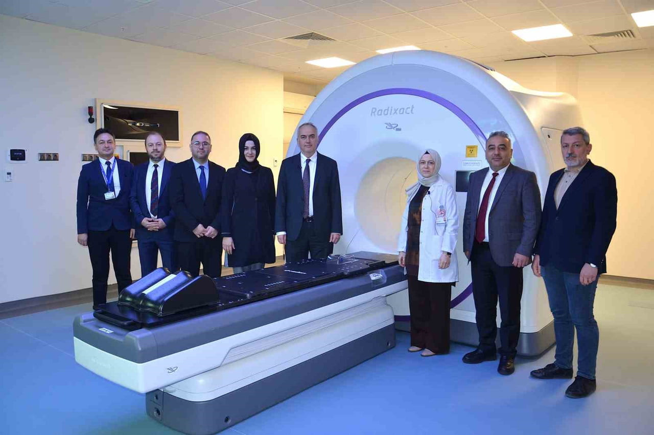 BURSA ŞEHİR HASTANESİ’NDE KLASİK RADYOTERAPİ YÖNTEMLERİYLE TEDAVİSİ OLDUKÇA GÜÇ OLAN TÜMÖRLERDE...