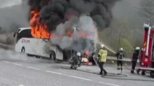 Bursa seyir halindeki yolcu otobüsü bir anda alev topuna döndü