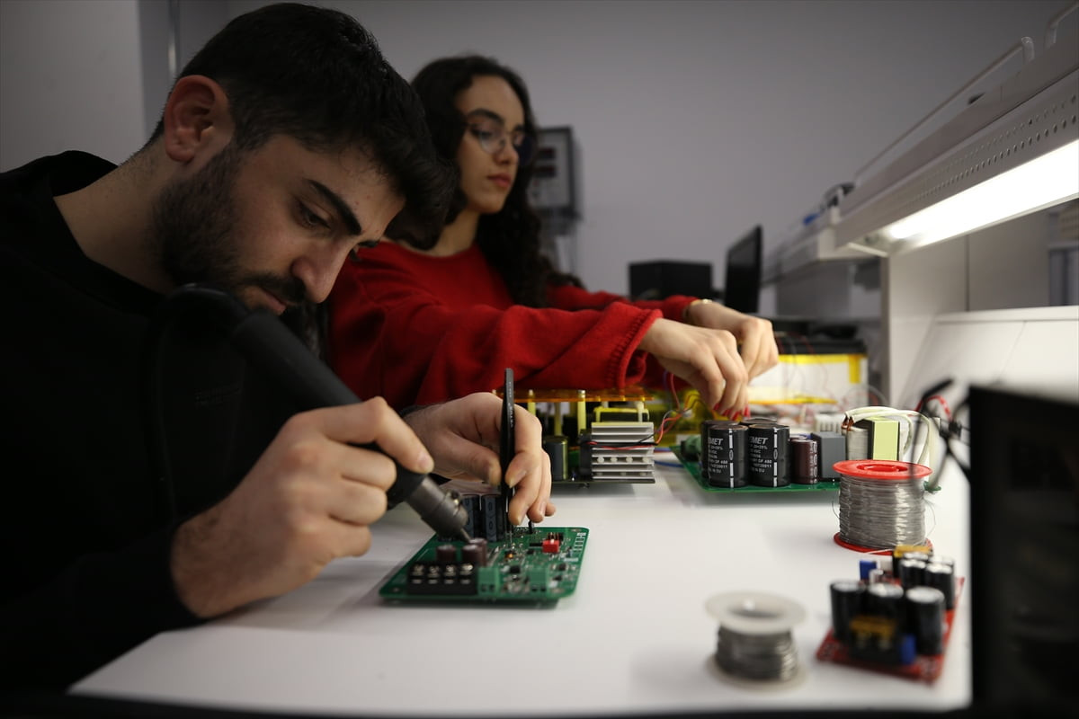 Bursa Teknik Üniversitesi (BTÜ) Mekatronik Bölümü öğrencileri, Elektrikli Taşıtlar Uygulama ve...