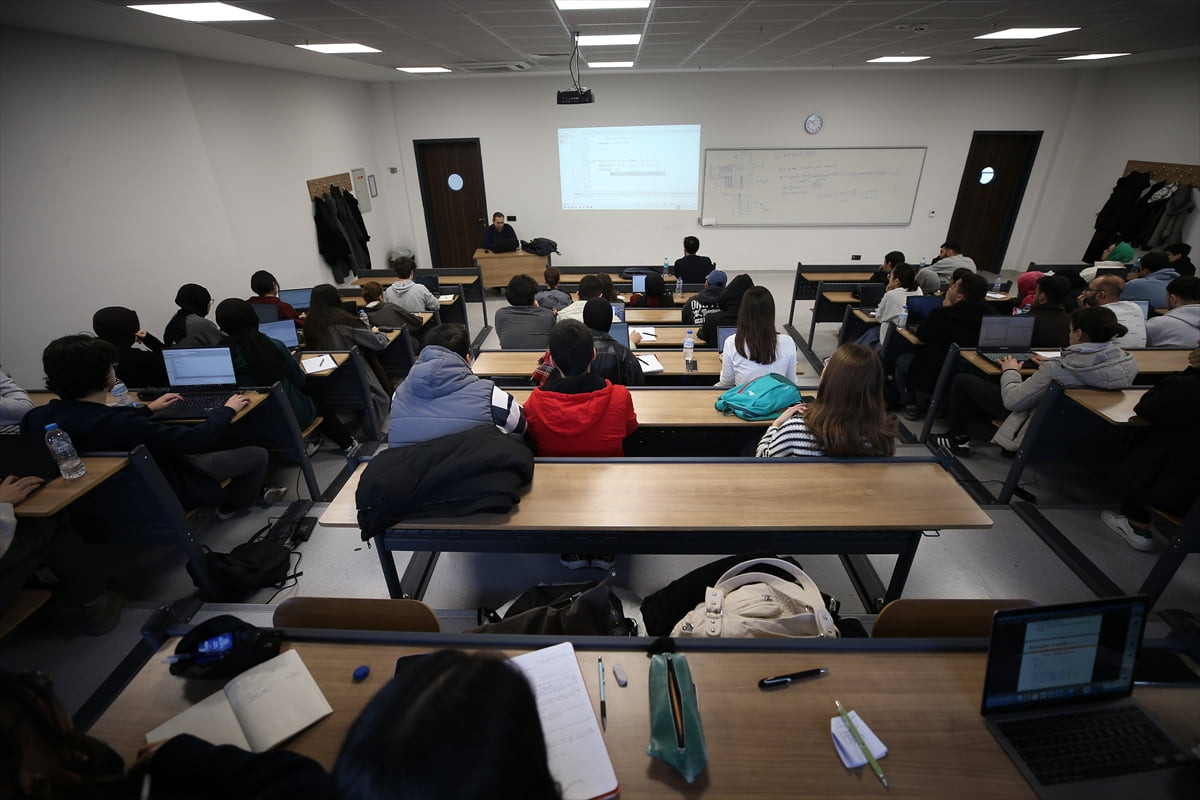 Bursa Teknik Üniversitesi (BTÜ) ve İl Milli Eğitim Müdürlüğü arasında imzalanan protokolle lise...