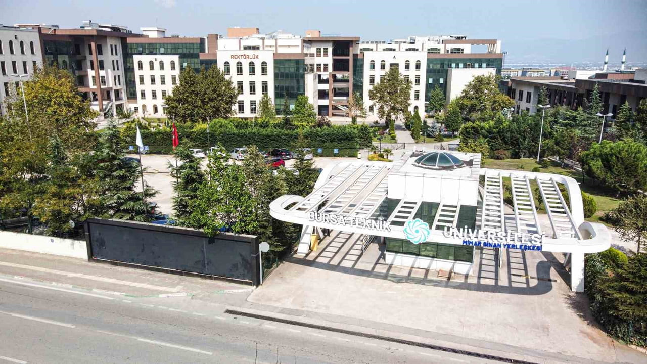 BURSA TEKNİK ÜNİVERSİTESİNDE GELİŞTİRİLECEK YENİ ASFALT TEKNOLOJİSİ, YOLLARIN DAHA UZUN ÖMÜRLÜ VE...