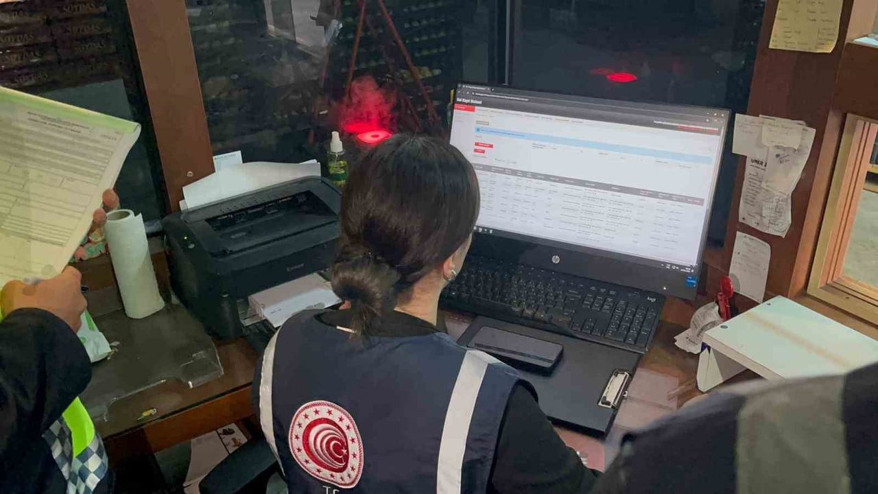 BURSA TİCARET İL MÜDÜRLÜĞÜ EKİPLERİ KURBAN BAYRAMI ÖNCESİ SEBZE-MEYVE HALİ İLE ŞEHİRLERARASI...