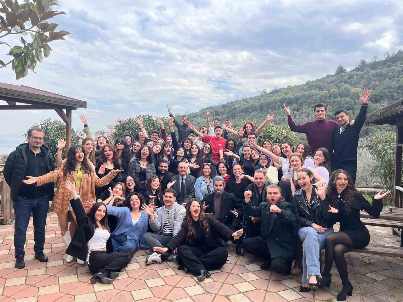 BURSA ULUDAĞ ÜNİVERSİTESİ (BUÜ) GÜZEL SANATLAR FAKÜLTESİ 27 MART DÜNYA TİYATRO GÜNÜ'NÜ COŞKUYLA...