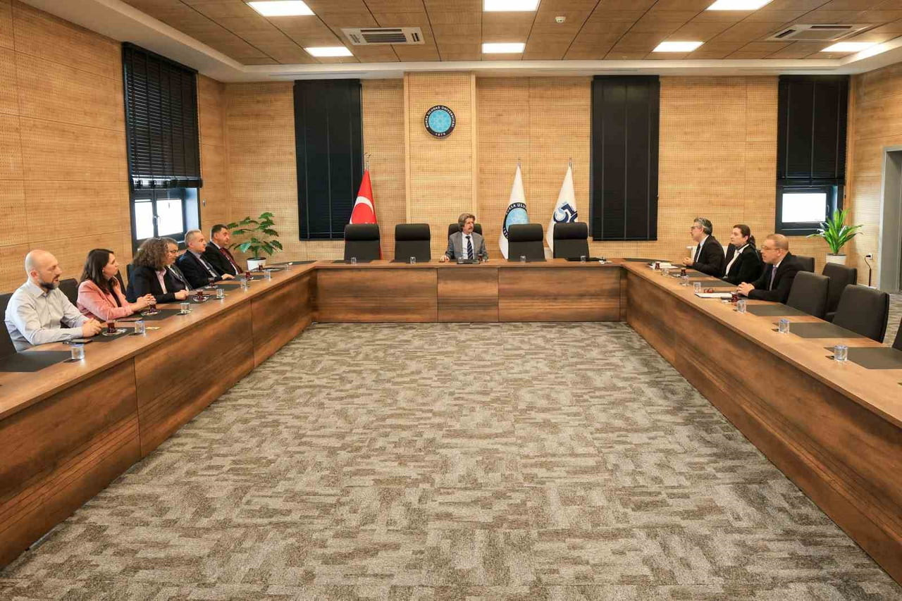 BURSA ULUDAĞ ÜNİVERSİTESİNİN (BUÜ) EĞİTİM-ÖĞRETİM VE İDARİ BİRİMLERİNDEKİ HİZMET SUNUM KALİTESİ...