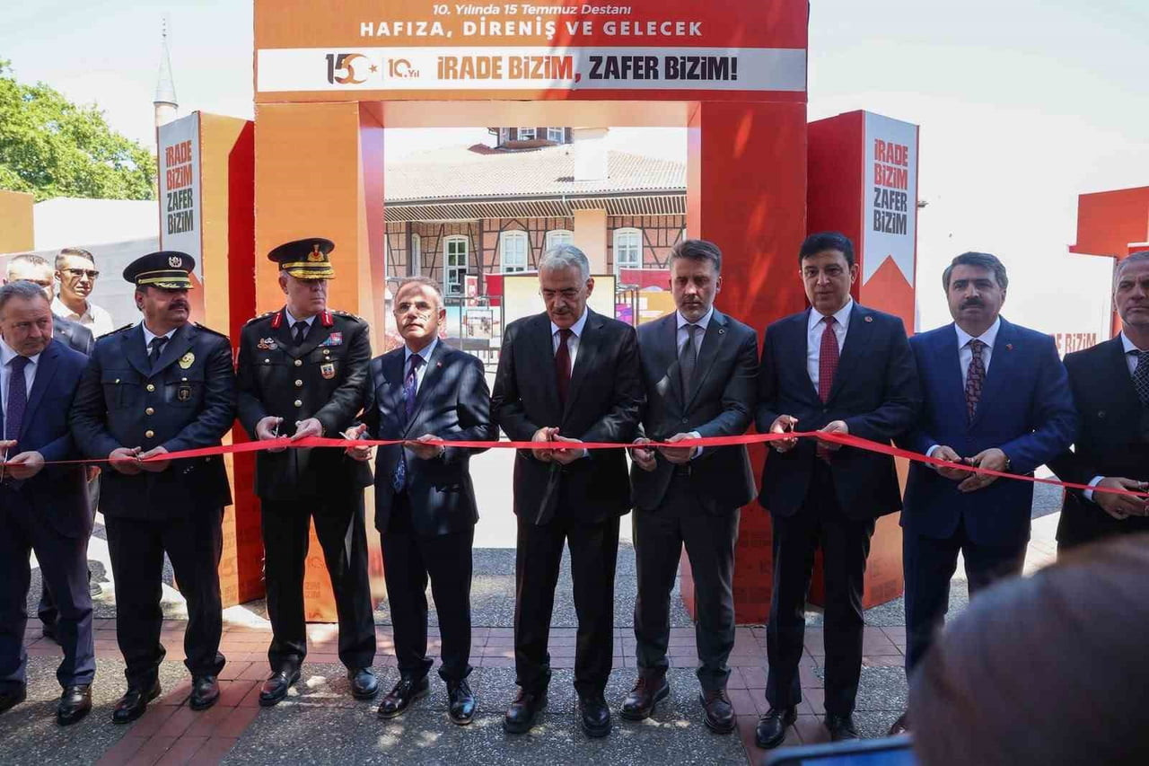BURSA VALİLİĞİ KOORDİNASYONUNDA ‘İRADE BİZİM, ZAFER BİZİM’ TEMASIYLA DÜZENLENEN 15 TEMMUZ...