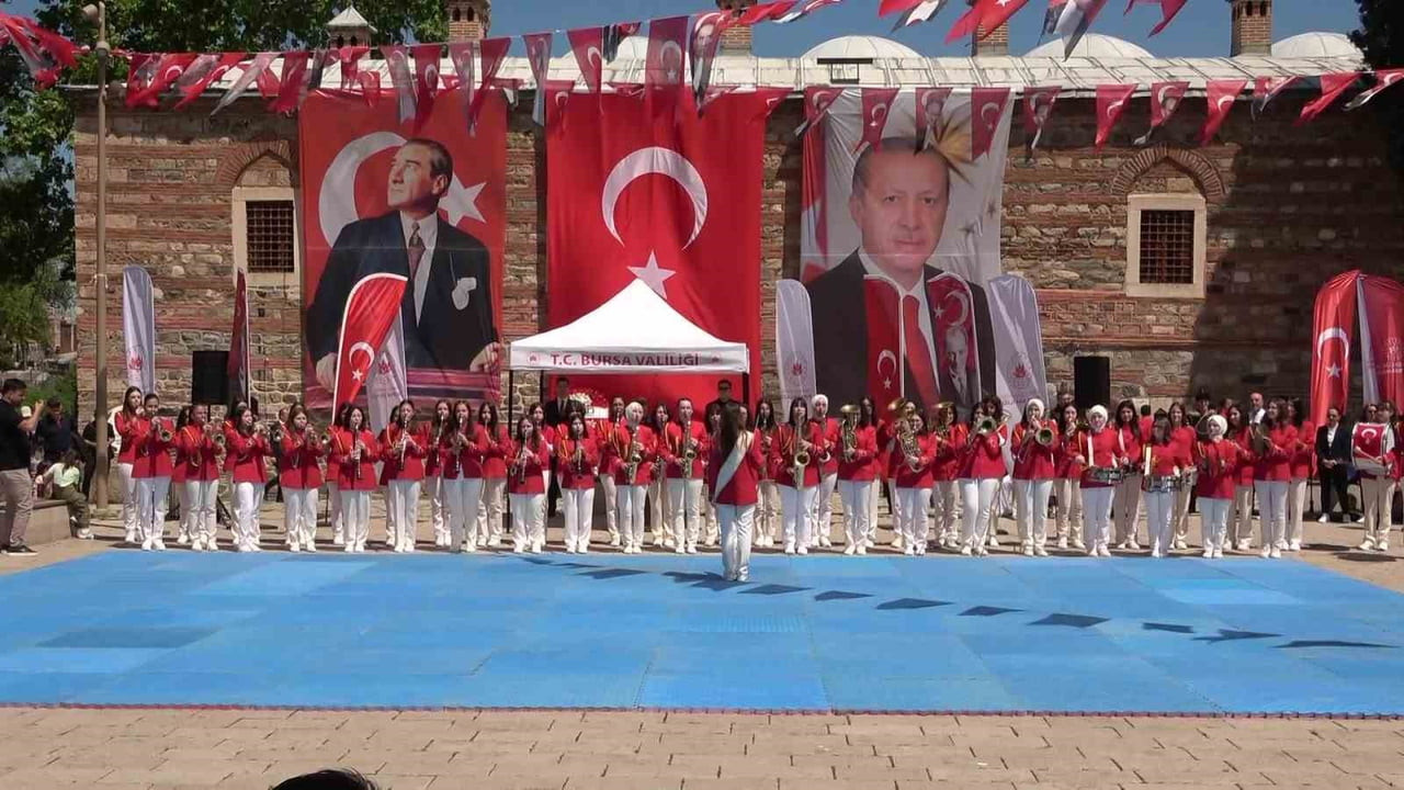 BURSA VALİLİĞİ TARAFINDAN DÜZENLENEN 19 MAYIS ATATÜRK'Ü ANMA, GENÇLİK VE SPOR BAYRAMI KUTLAMA...