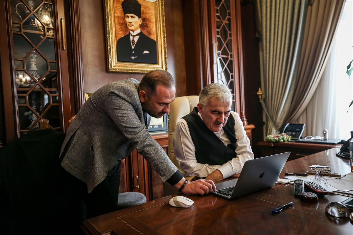 Bursa Valisi Erol Ayyıldız, Anadolu Ajansının (AA) gözünden 2025'e damga vuran olaylara ait...