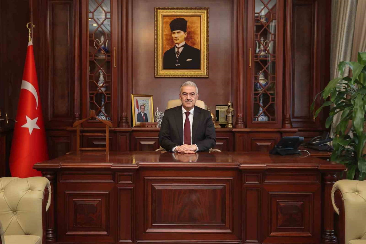 BURSA VALİSİ EROL AYYILDIZ KURBAN BAYRAMI DOLAYISIYLA KUTLAMA MESAJ YAYIMLADI. VALİ AYYILDIZ...