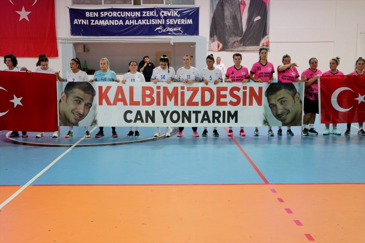 Bursa'da 2017 yılında meydana gelen motosiklet kazasında hayatını kaybeden hentbolcu Can...