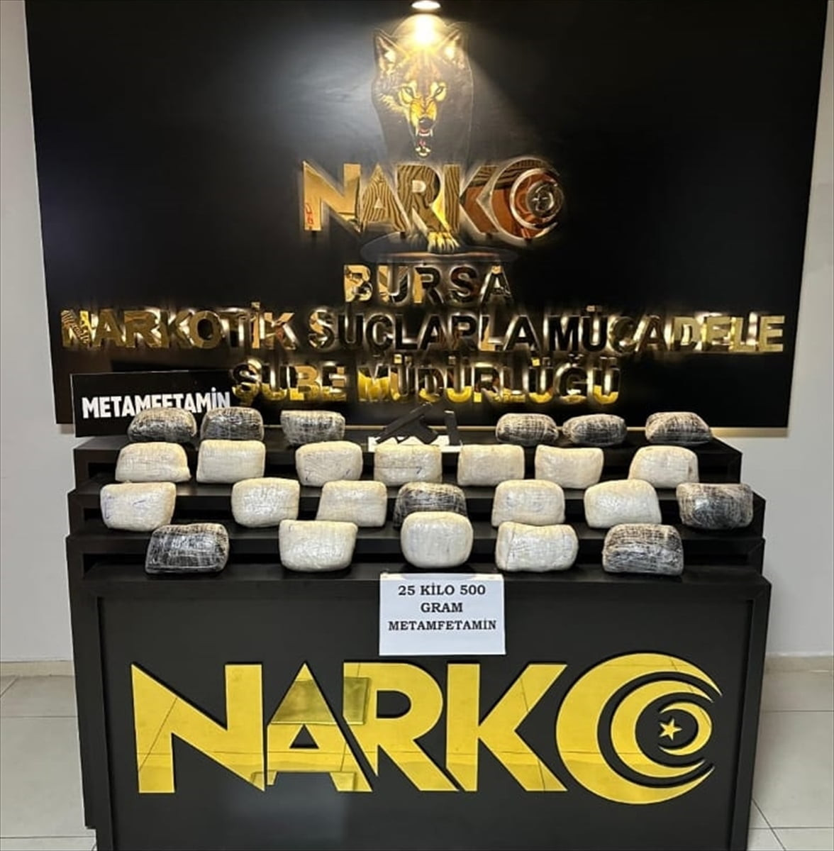 Bursa'da 25,5 kilogram sentetik uyuşturucu ele geçirilen operasyonda 4 zanlı gözaltına...