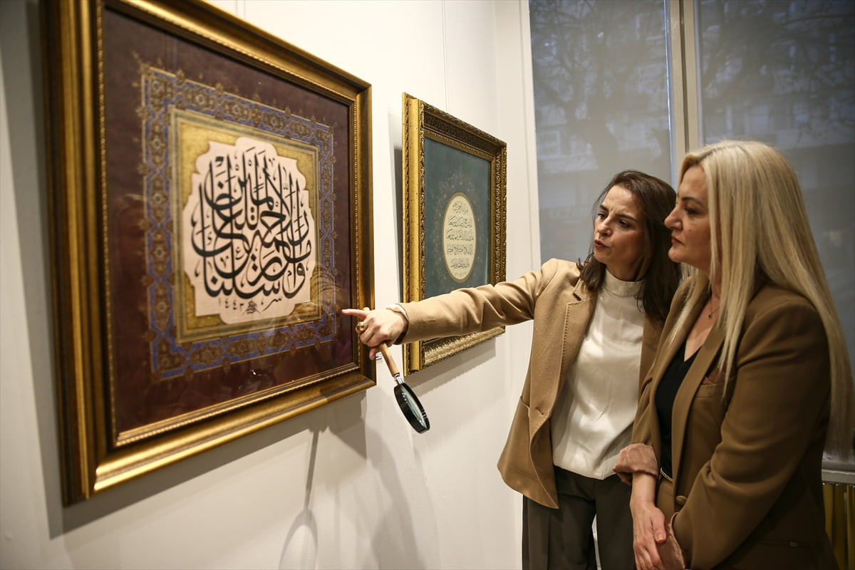 Bursa'da 6 sanatçı tarafından hazırlanan "Zer-i Nab" tezhip sanatı sergisi Kuzey Makedonya Bursa...