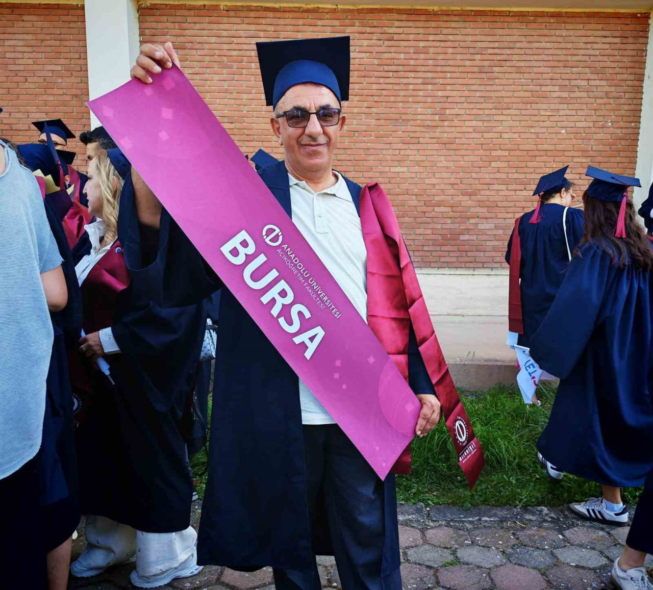 BURSA'DA AİLE HEKİMİ OLARAK GÖREV YAPARKEN ÖĞRENME SEVDASIYLA AKADEMİK HAYATINA DEVAM EDEN DR....