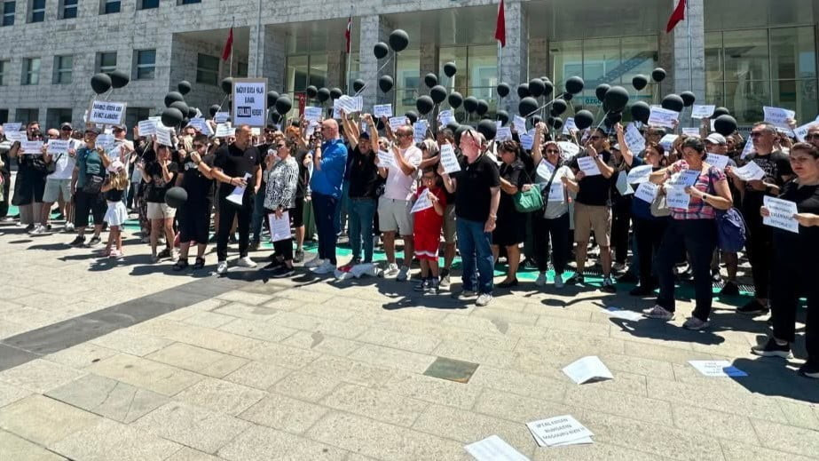 BURSA'DA ATIŞ YAPI MAĞDURLARI, YAPTIKLARI BASIN AÇIKLAMASIYLA YAŞADIKLARI MAĞDURİYETİ KAMUOYUYLA...