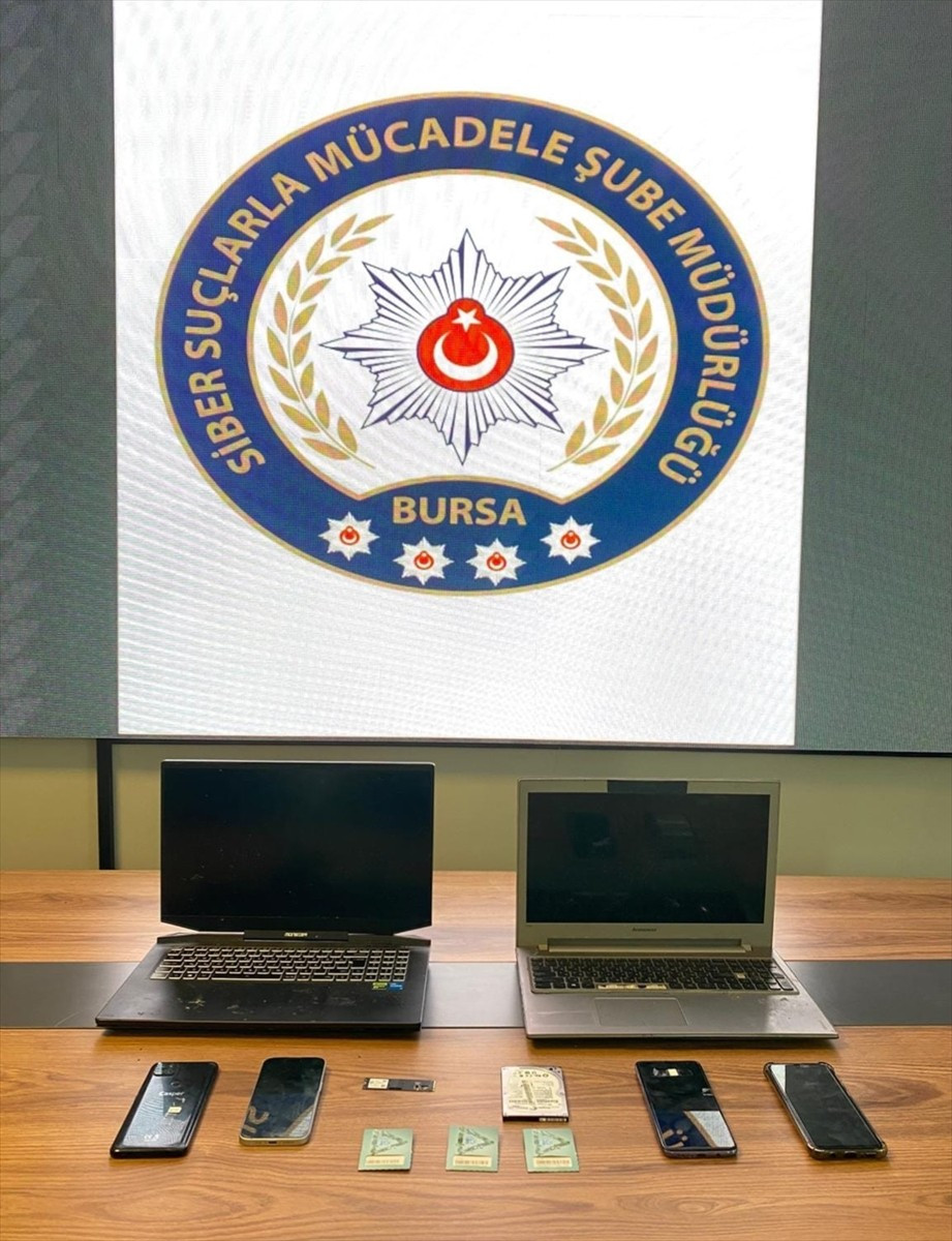 Bursa'da bilişim sistemleri aracılığıyla dolandırıcılık yapan şüpheli tutuklandı. Şüphelinin...