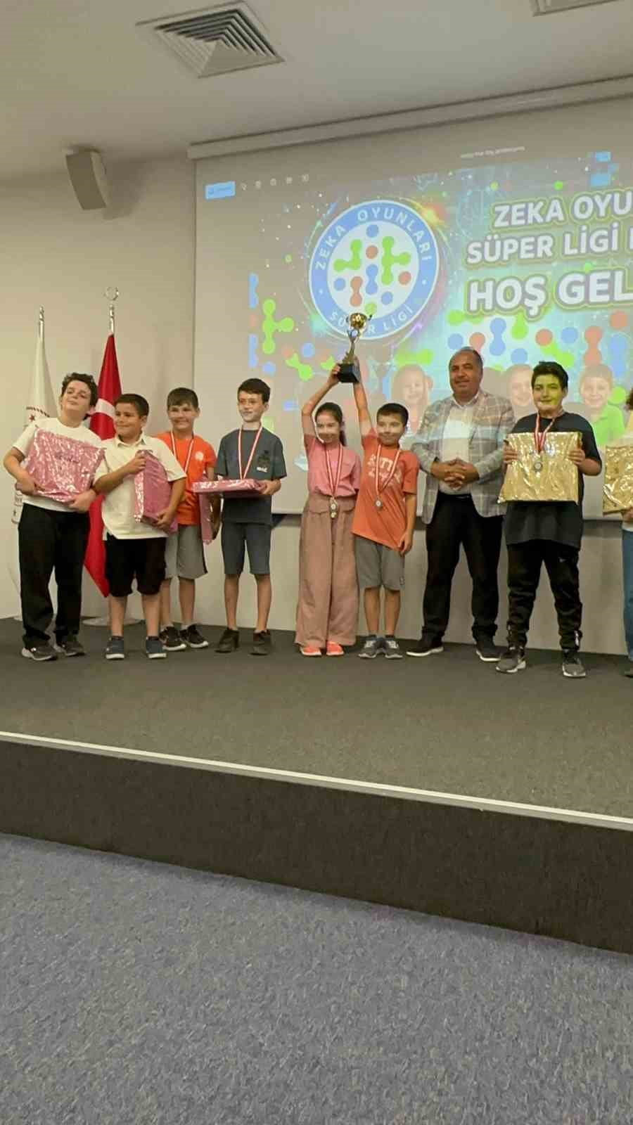 BURSA'DA BU YIL DÖRDÜNCÜSÜ DÜZENLENEN ZEKA OYUNLARI SÜPER LİGİ, REKOR KATILIMLA TAMAMLANDI. 10...
