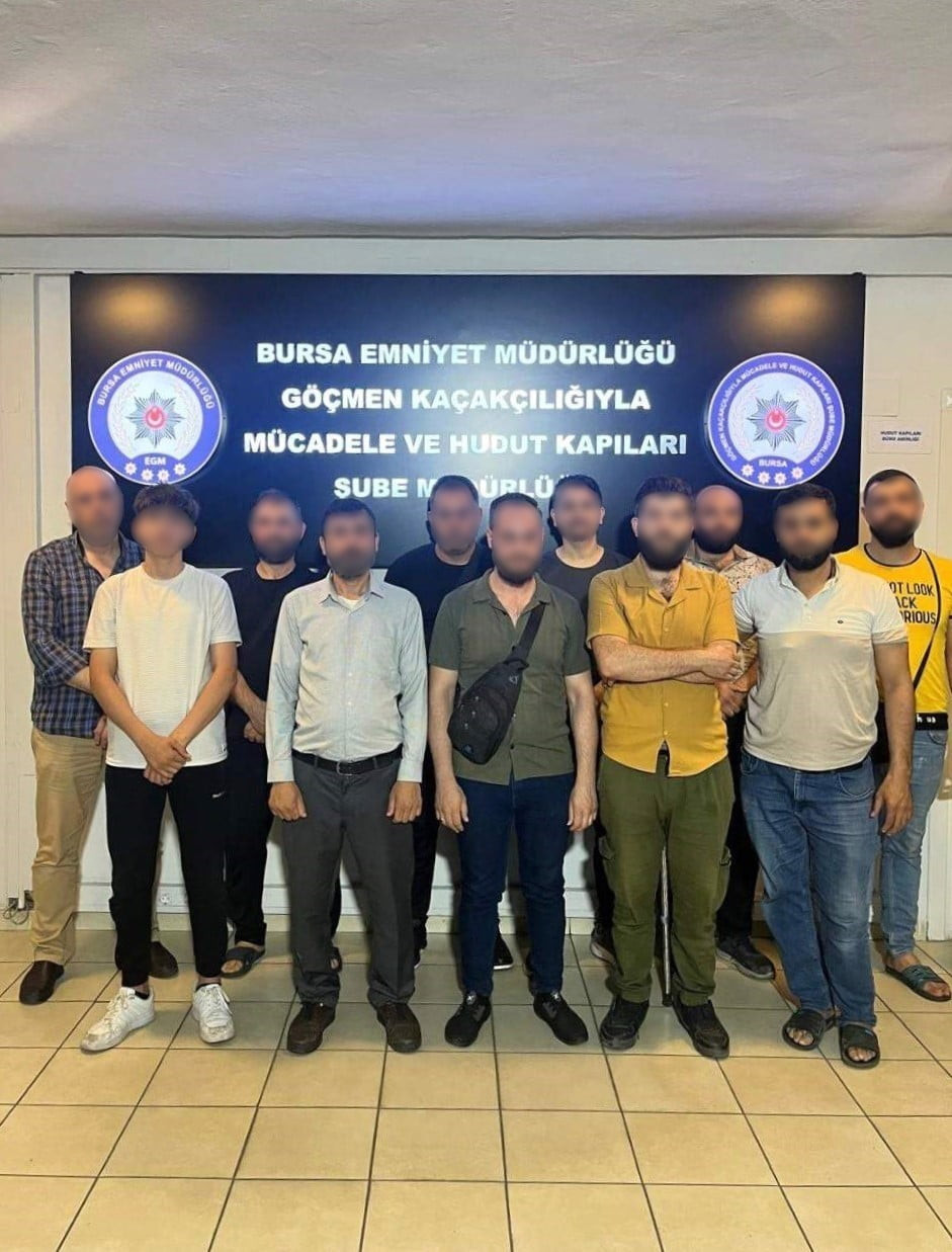 BURSA'DA DÜZENSİZ GÖÇ VE GÖÇMEN KAÇAKÇILIĞIYLA MÜCADELE KAPSAMINDA GERÇEKLEŞTİRİLEN DENETİMLERDE 3...