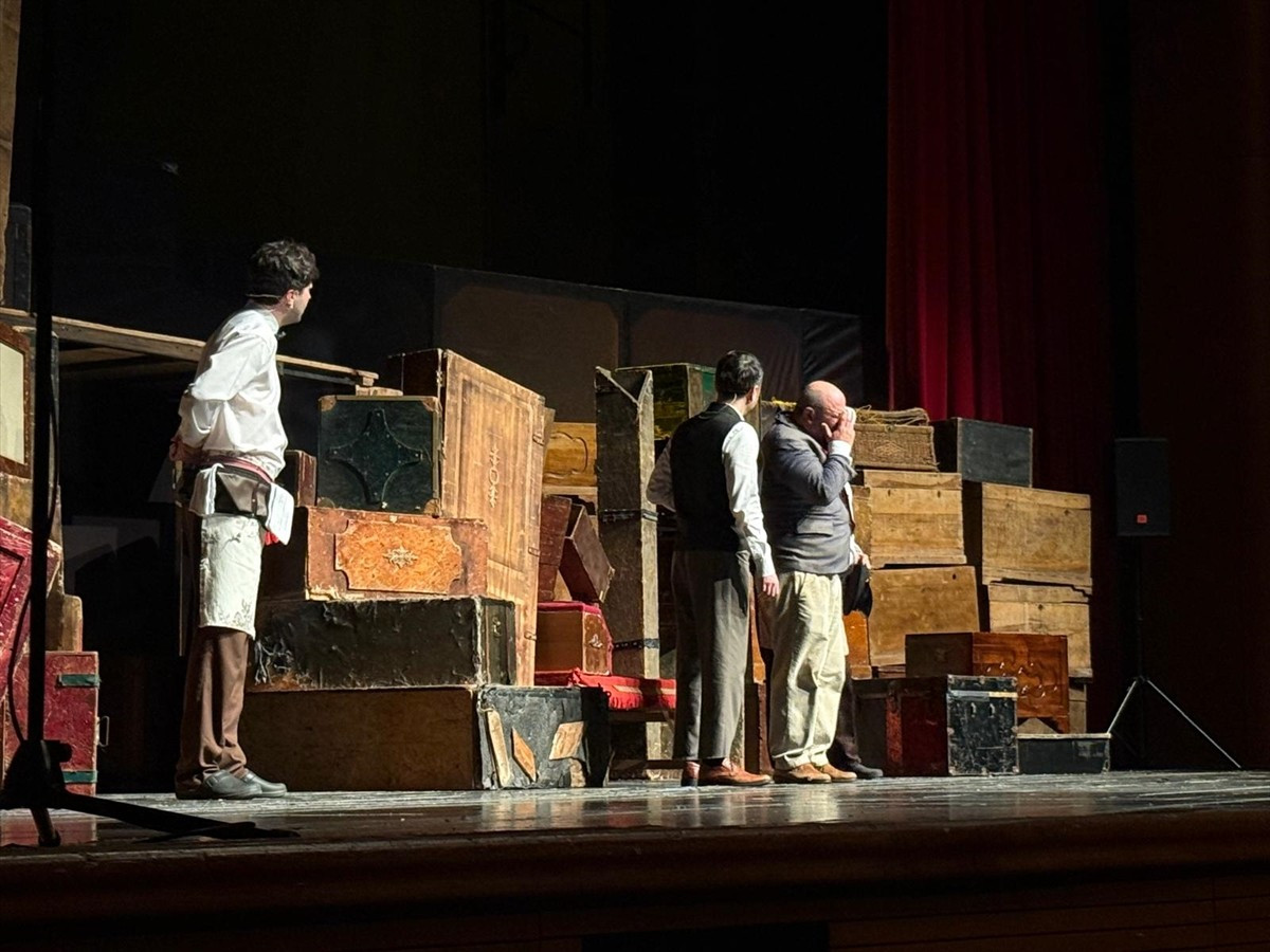 Bursa'da, Fransız yazar Moliere'in kaleme aldığı ve Sabahattin Eyüboğlu'nun çevirdiği "Cimri"...